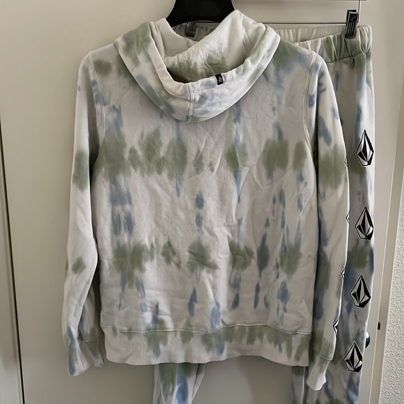 Matching Volcom set - Picture 4 of 8